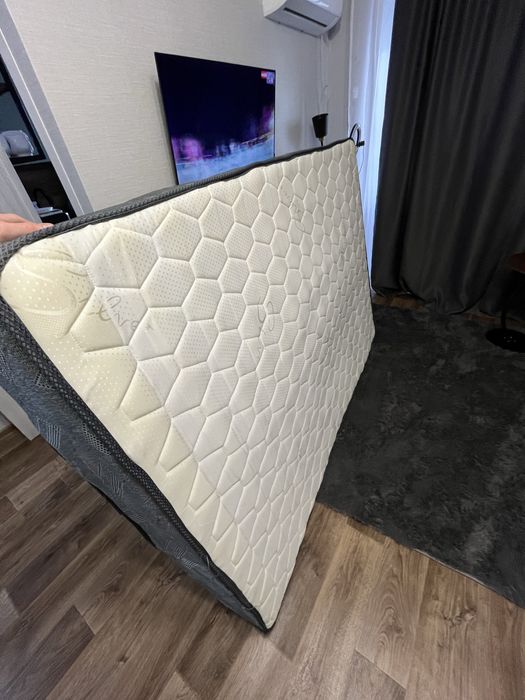 Продам матрас 140х200