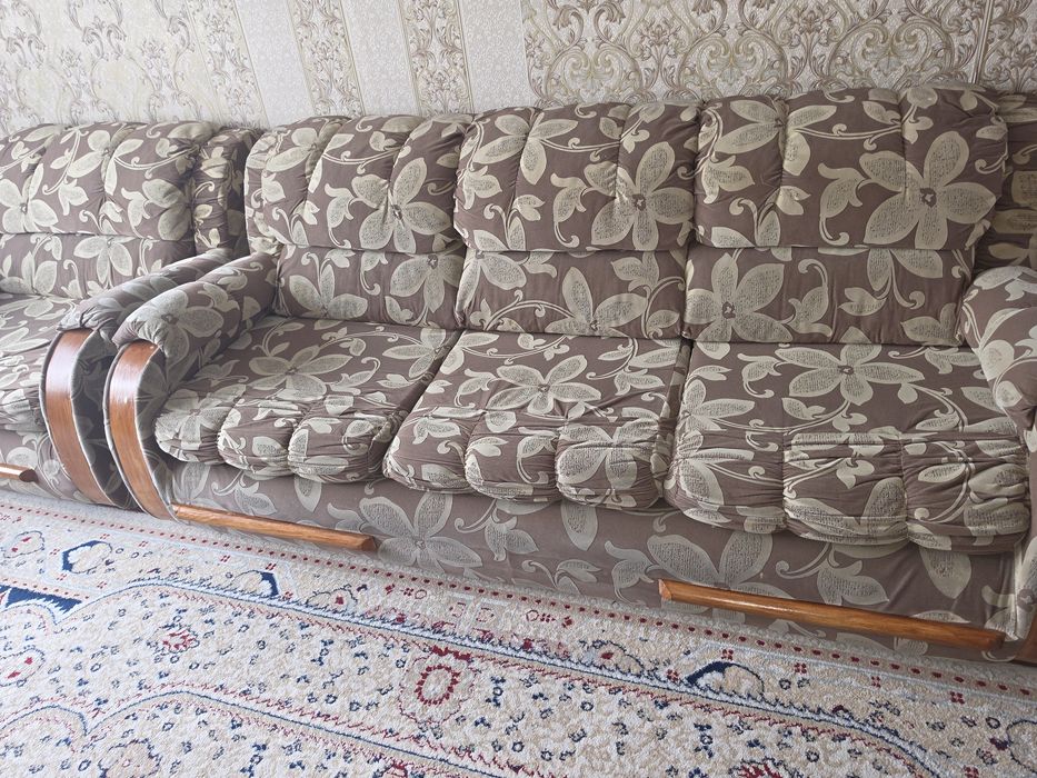 Срочно продам диван и два кресла