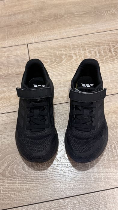 Adidasi negri Adidas marimea 30
