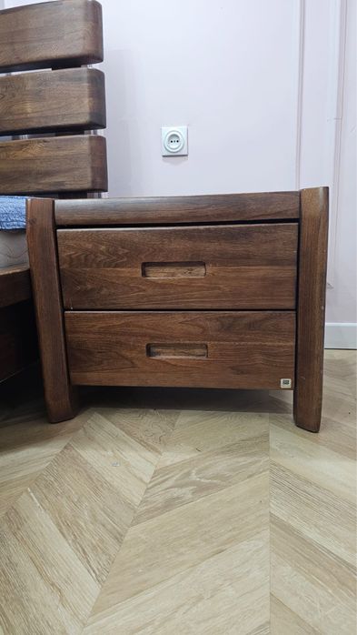 Кровать,2 тумбочки