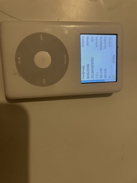 Apple iPod nano fat (3rd Generation) 4Gb model MA978 / MB245