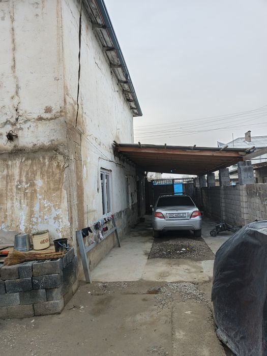 Uy sotiladi dom 4 xona