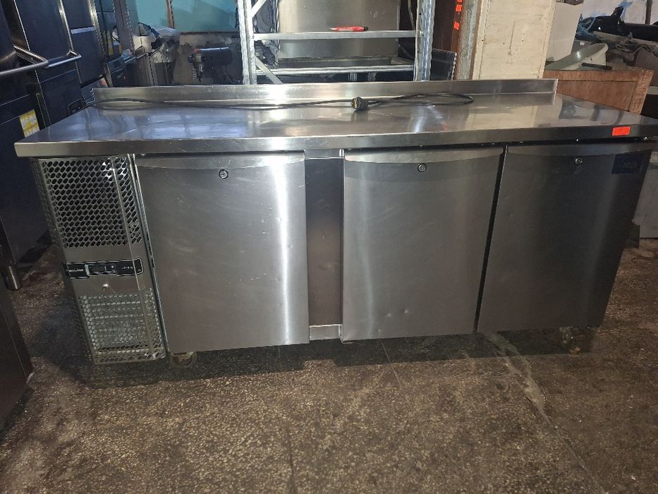 Хладилна маса средно температурна