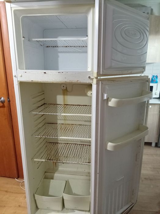 Продам рабочий холодильник