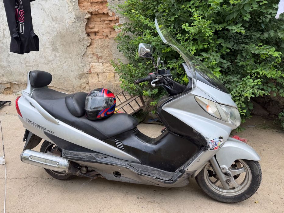 Vând scuter pe benzină de 400