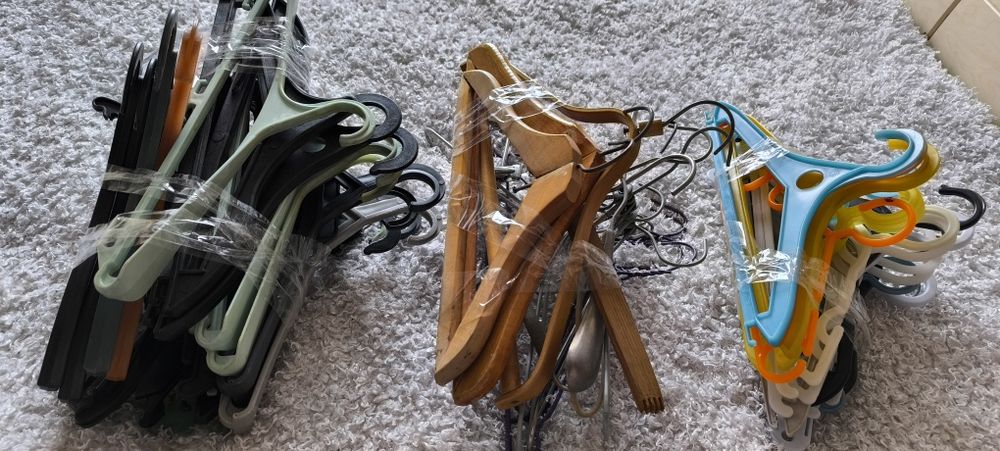 Вешалки для одежды