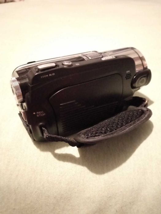 Продам видео камеру