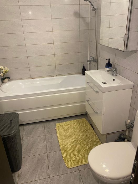 De închiriat apartament 3 camere