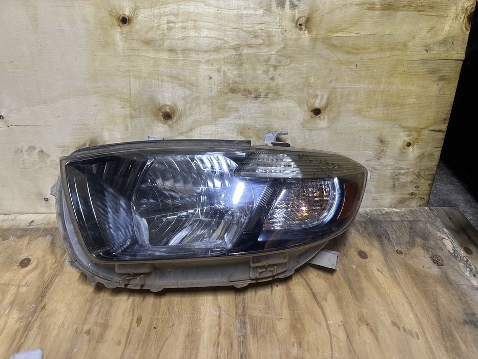 Передние фары Toyota Highlander
