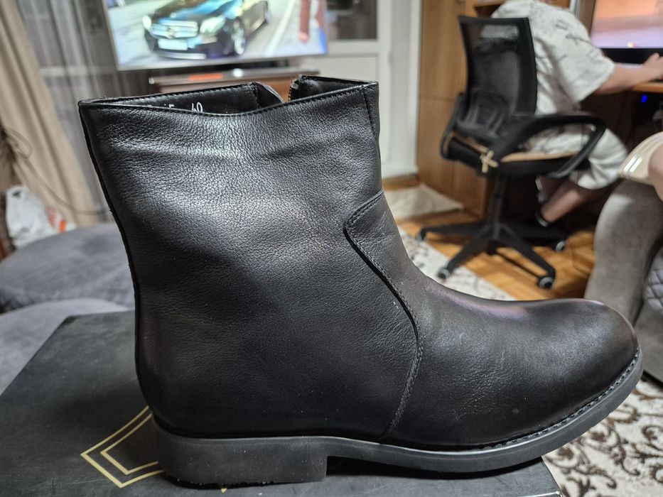 Продам ботинки мужские новые