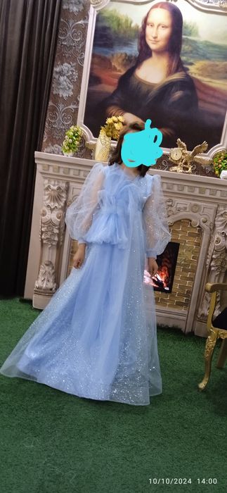 Oqshom libosi sotiladi