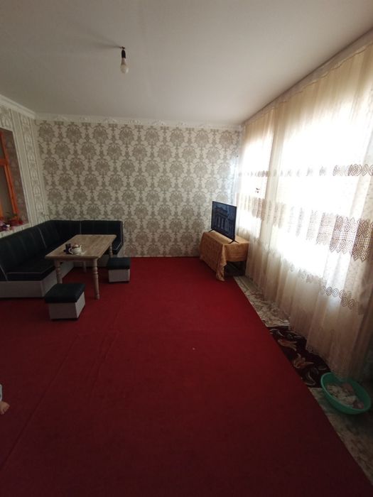 Arzon va qulay 6 xonali uy sotiladi