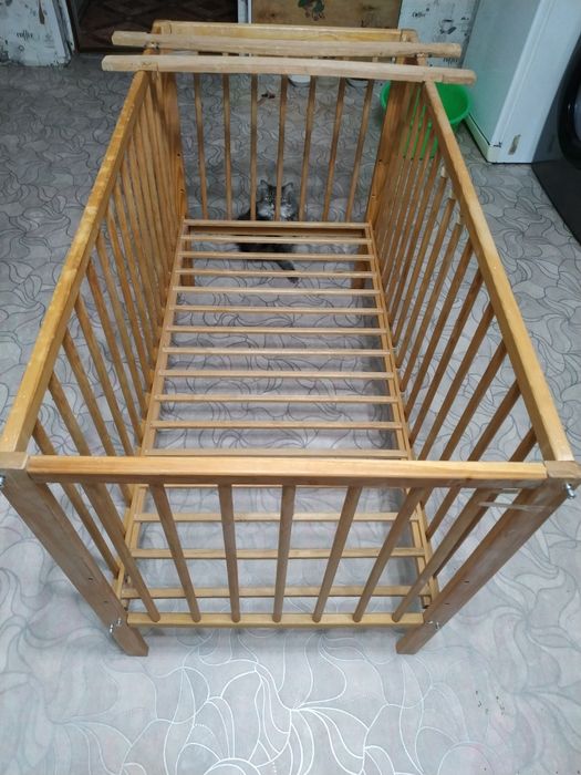 Кроватка детская деревянная. Б/у