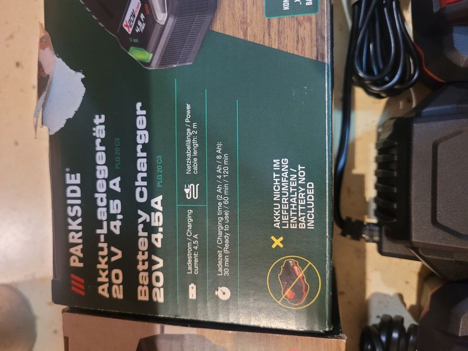 Батерии и зарядни устройства Parkside 20 волта 4 амперчаса/4.5 ампера