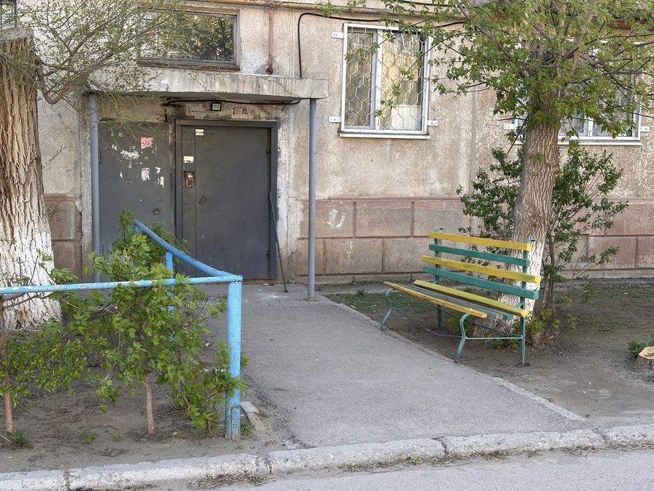 Продам 2 квартиру  Есет Батыр 105 к2