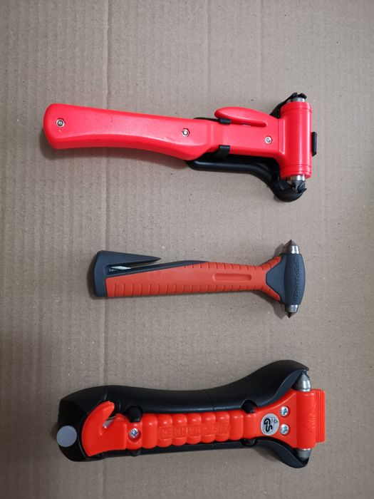 Ciocan pentru spart geamul în caz de urgenta