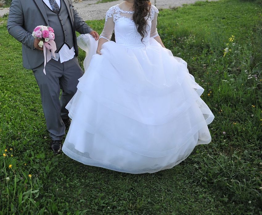 Rochie de mireasă cu volane