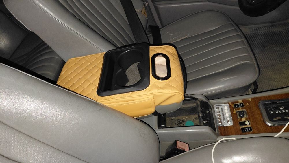 Подлокотник подстаканник