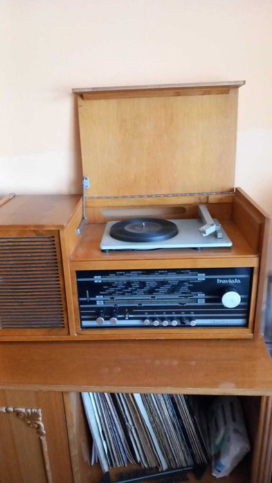Radio casetofoane AIWA, radio Traviata, ceasuri de masa , stabilizatoare tensiune