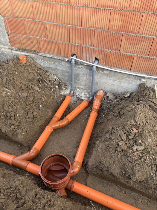 Canalizare curti sapatura si montaj tevi. Bransament apa-canal