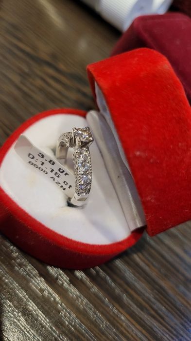 Кольцо из белого золота с бриллиантами