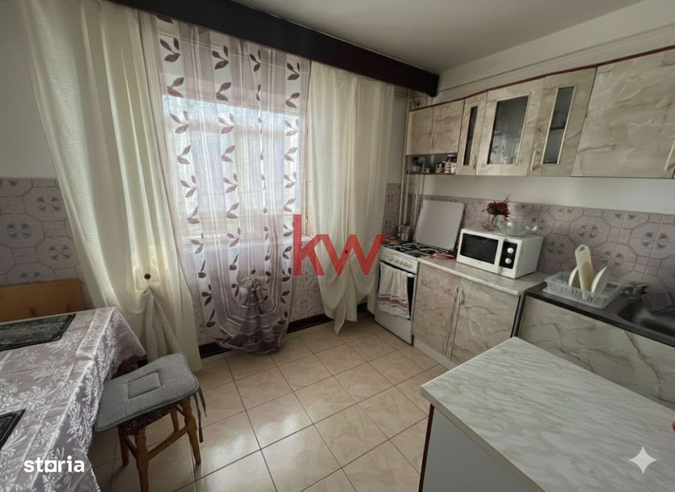 Apartament 3 camere decomandat in Nicolina, et 3 din 4 — fotografia 1