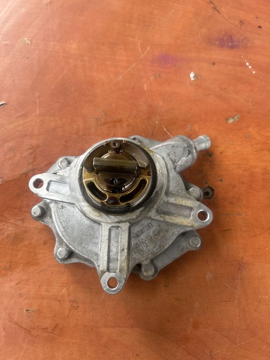 Pompa vacum bmw e87 motor 2.0 benzina N46B20B