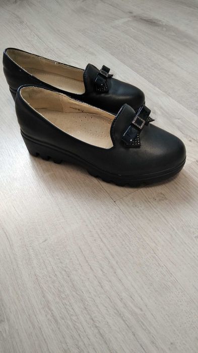 Школьные  туфли на девочку.