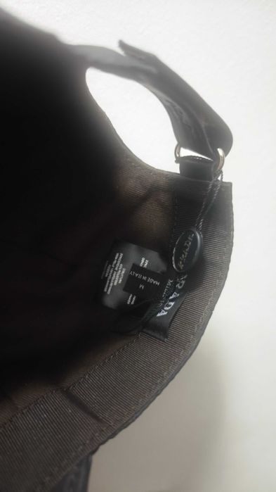 Оригинална шапка на Prada