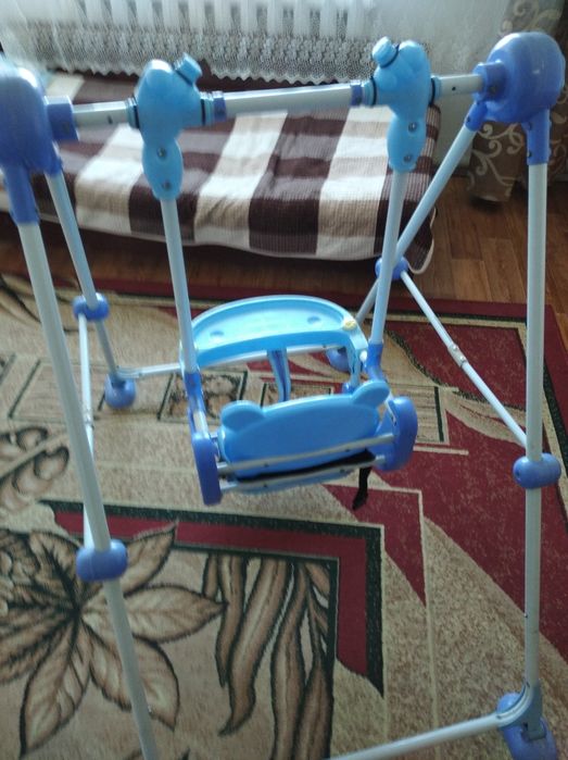 Продам    качелю