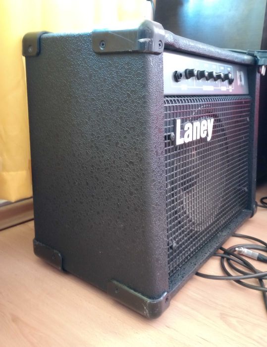 Бас усилвател - Laney 30 Bass Combo