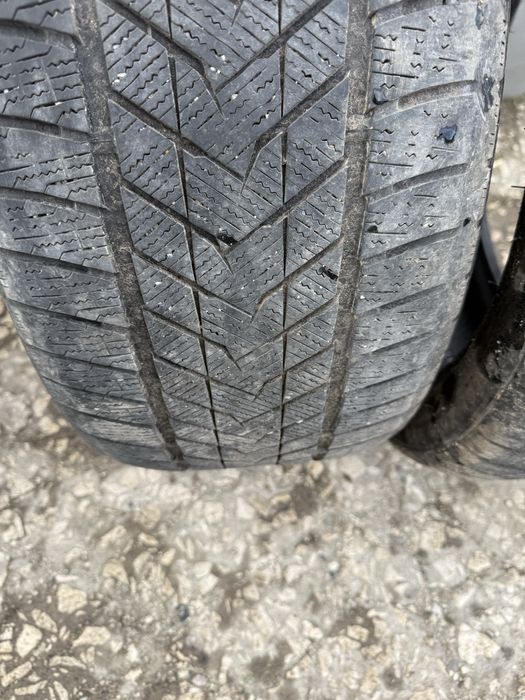 2 броя зимни гуми Sonix 275/40 R20 Dot 2324 ном 521