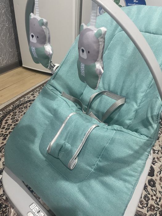 Детский шезлонг почти новый