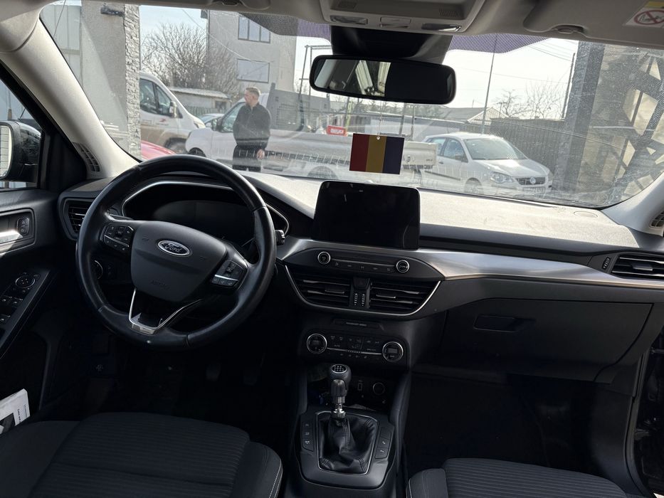 FORD Focus 2019 — imagine 5
