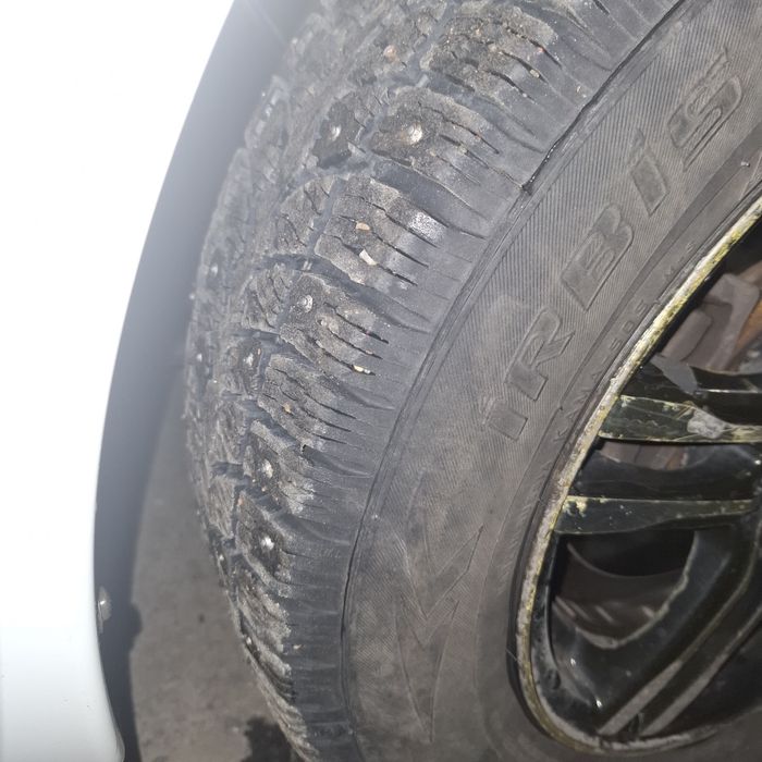 Зимняя резина лада шипы размер 14