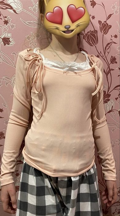 Очень малая и красивая кофтачка