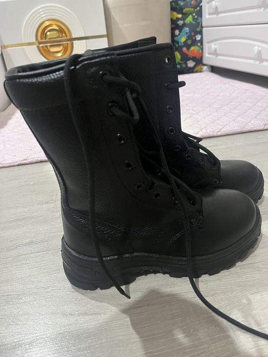 Продается берцы. 37 размер