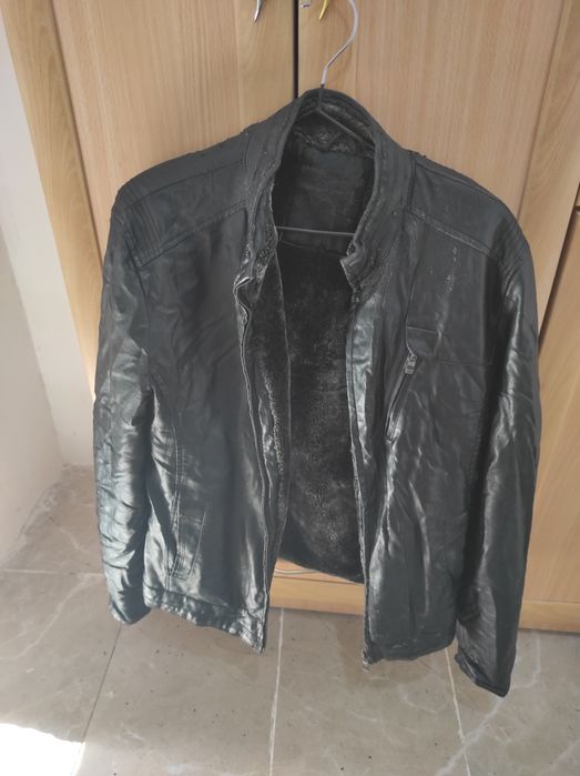 Продается весений куртка размер 48 состояние среднее