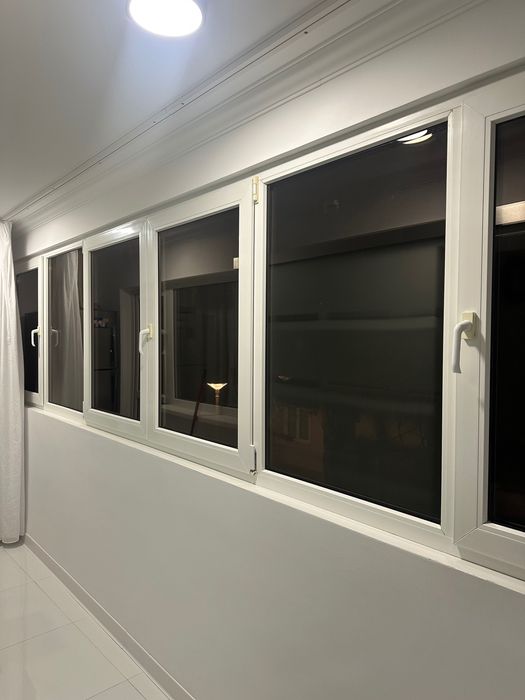 Vând ferestre termopan REHAU pentru dormitor și balcoane