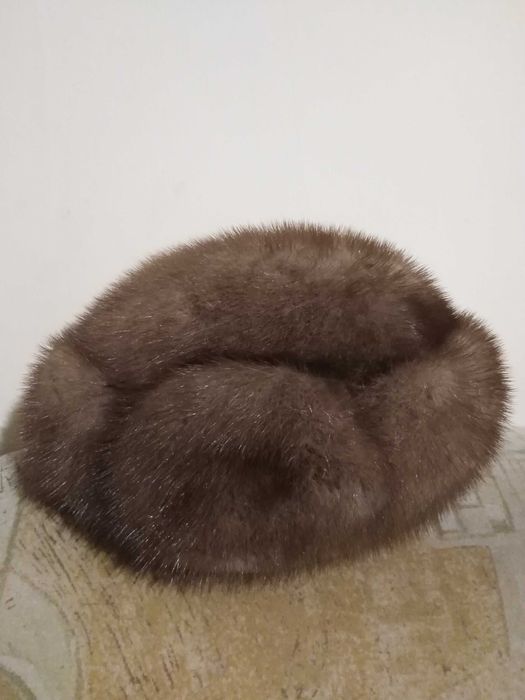 НОВА Дамска шапка от естествена кожа