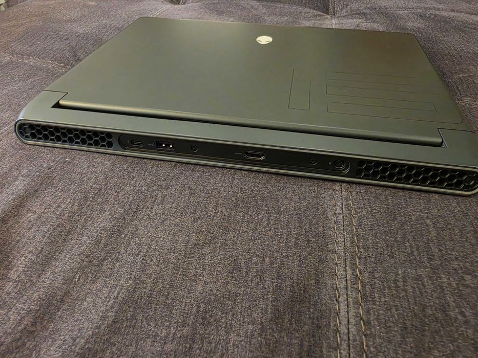 Alienware m15 R7 - i7 12700h / 16 Ram / RTX 3060 / 512 SSD