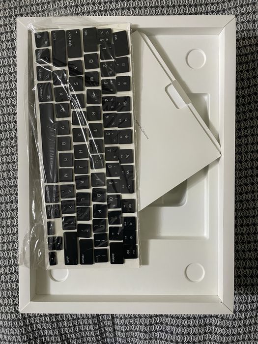 Macbook pro 14 m4 100%