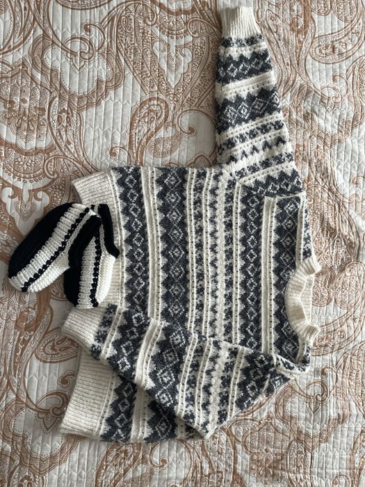 Свитер светлый с принтом