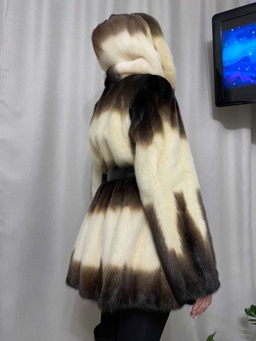 Шуба норковая очень красивая