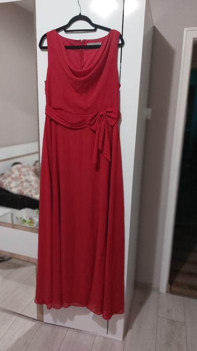 Официална червена рокля