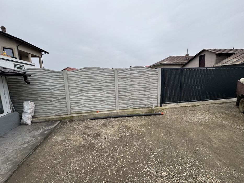 Poarta culisanta + gard beton decorativ