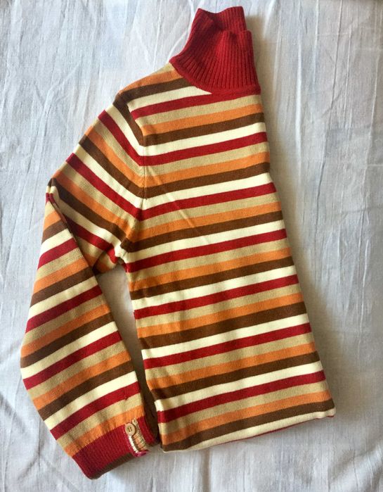 Детская теплая одежда (свитеры) на 5-10 лет