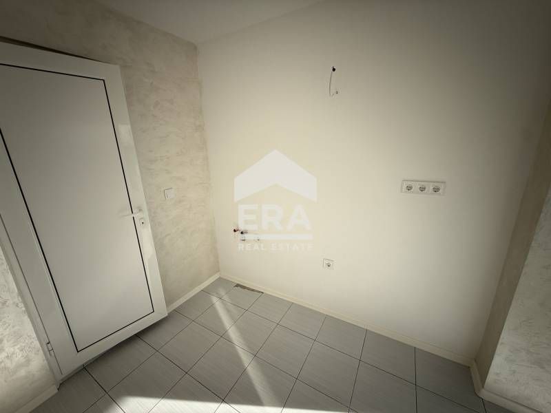 Двустаен, завършен до ключ апартамент за продажба, юг/запад, в близост