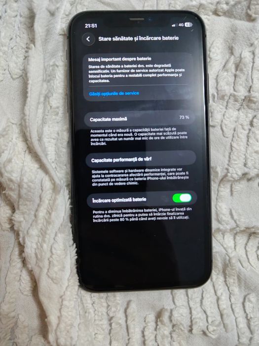 Vând iphone 11 in stare perfectă  doar putin crapată camera dau si  la schimb  pe iphone 12 13 14