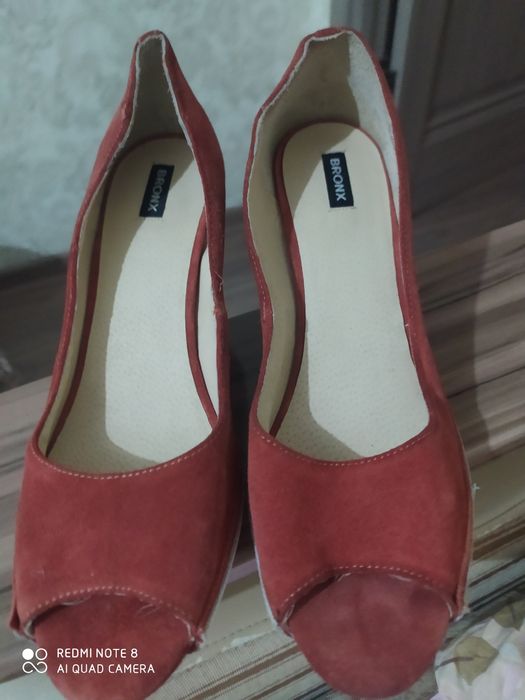 Продам Босоножки